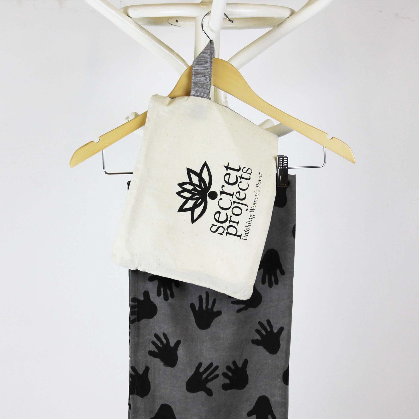 Hands Secret Scarf